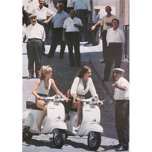 poster-mit-vespa-primavera-madchen-motiv_95719600.jpg
